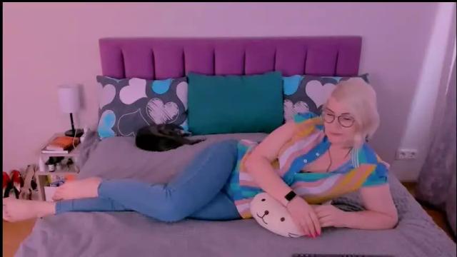 Image 11 of sabrinamacmarren Stream on Chaturbate on 11 days ago