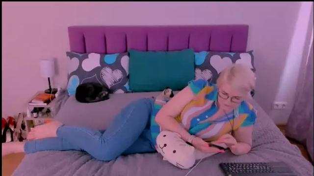 Image 2 of sabrinamacmarren Stream on Chaturbate on 11 days ago