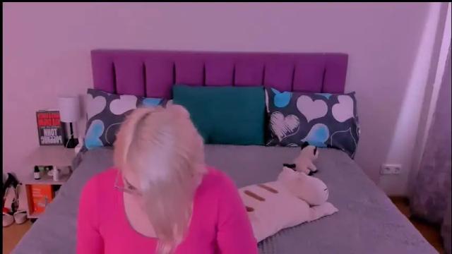 Image 10 of sabrinamacmarren Stream on Chaturbate on 9 days ago