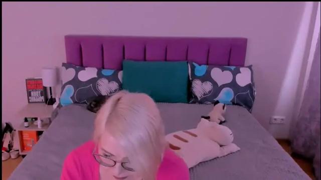 Image 12 of sabrinamacmarren Stream on Chaturbate on 9 days ago