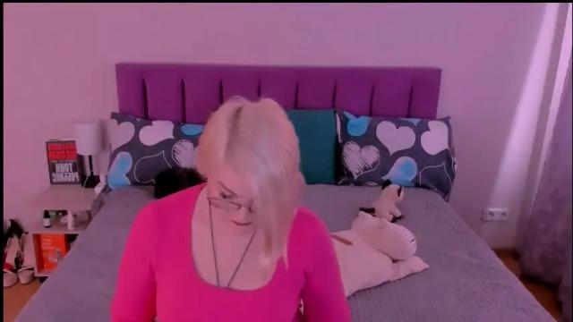 Image 2 of sabrinamacmarren Stream on Chaturbate on 9 days ago