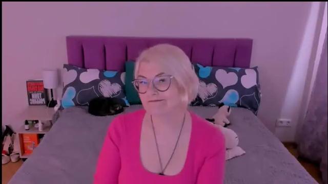 Image 4 of sabrinamacmarren Stream on Chaturbate on 9 days ago