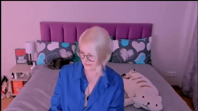 Image 2 of sabrinamacmarren Stream on Chaturbate on 8 days ago