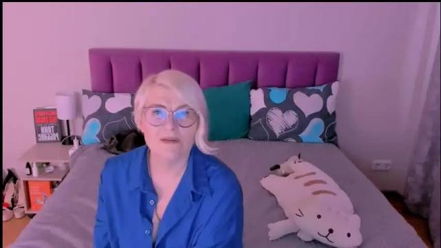 Image 3 of sabrinamacmarren Stream on Chaturbate on 8 days ago