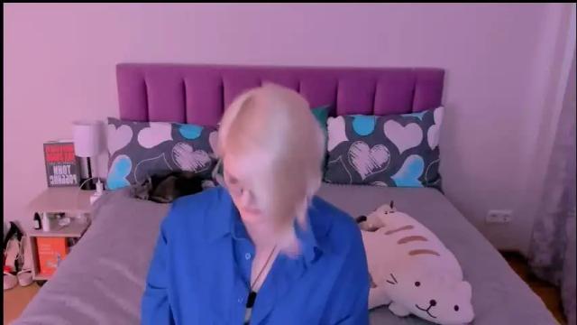 Image 4 of sabrinamacmarren Stream on Chaturbate on 8 days ago