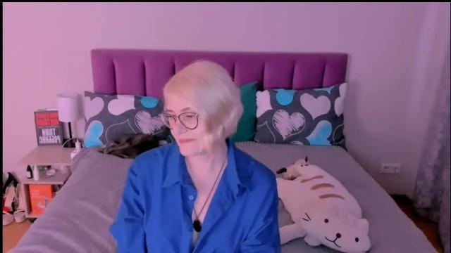 Image 6 of sabrinamacmarren Stream on Chaturbate on 8 days ago