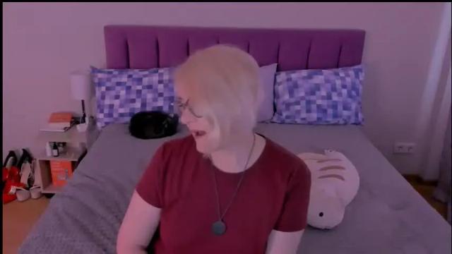 Image 12 of sabrinamacmarren Stream on Chaturbate on 4 days ago