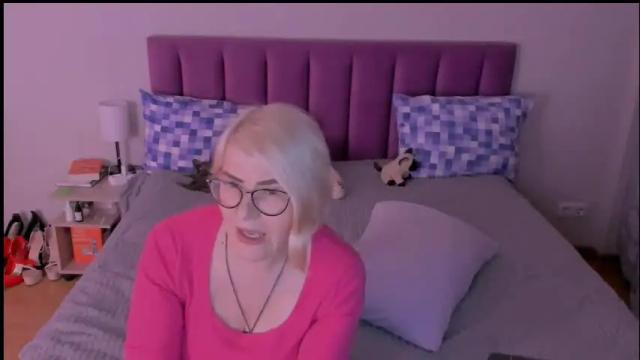Image 10 of sabrinamacmarren Stream on Chaturbate on 3 days ago