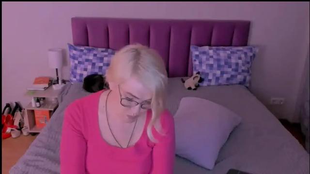 Image 11 of sabrinamacmarren Stream on Chaturbate on 3 days ago