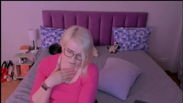 Image 12 of sabrinamacmarren Stream on Chaturbate on 3 days ago