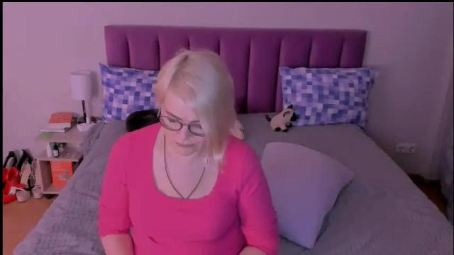 Image 2 of sabrinamacmarren Stream on Chaturbate on 3 days ago