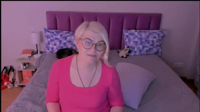 Image 4 of sabrinamacmarren Stream on Chaturbate on 3 days ago