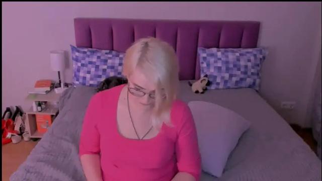 Image 6 of sabrinamacmarren Stream on Chaturbate on 3 days ago