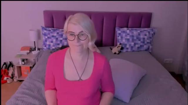Image 8 of sabrinamacmarren Stream on Chaturbate on 3 days ago