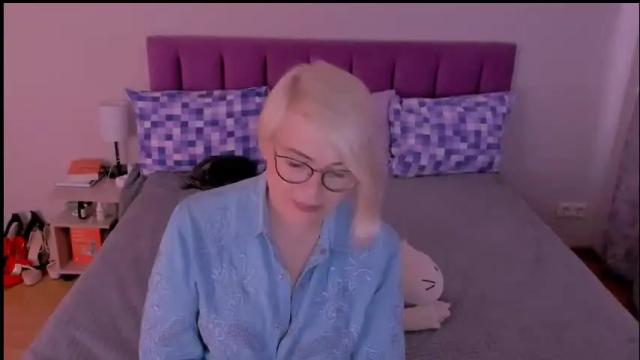 Image 10 of sabrinamacmarren Stream on Chaturbate on 1 day ago