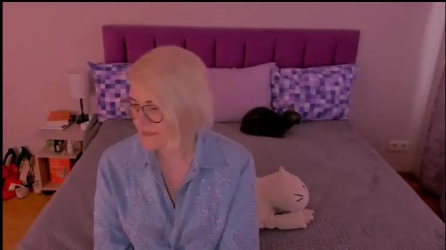 Image 6 of sabrinamacmarren Stream on Chaturbate on 1 day ago
