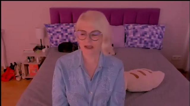 Image 3 of sabrinamacmarren Stream on Chaturbate on 1 month ago