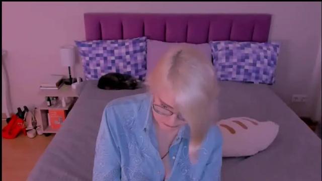 Image 6 of sabrinamacmarren Stream on Chaturbate on 1 month ago