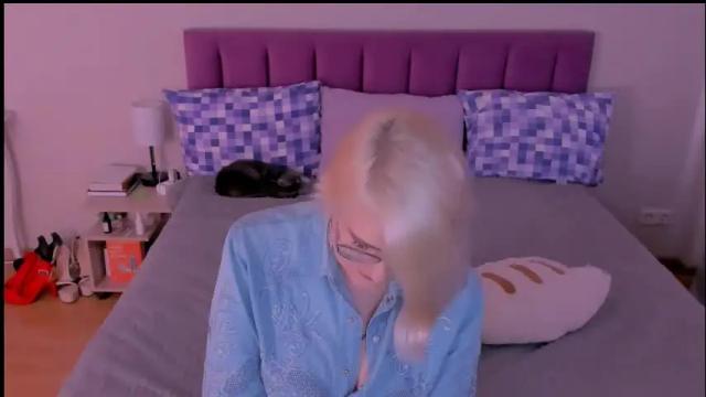 Image 7 of sabrinamacmarren Stream on Chaturbate on 1 month ago