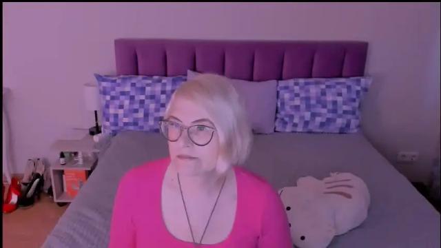 Image 4 of sabrinamacmarren Stream on Chaturbate on 1 month ago
