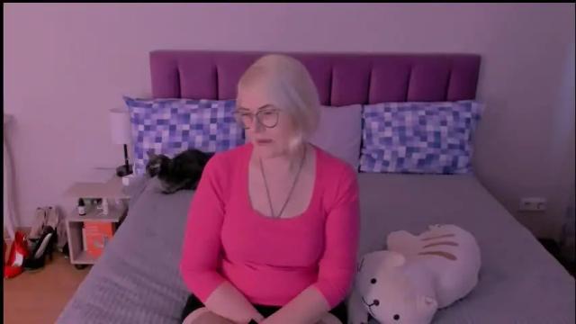 Image 6 of sabrinamacmarren Stream on Chaturbate on 1 month ago