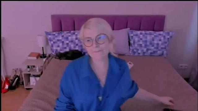 Image 11 of sabrinamacmarren Stream on Chaturbate on 1 month ago