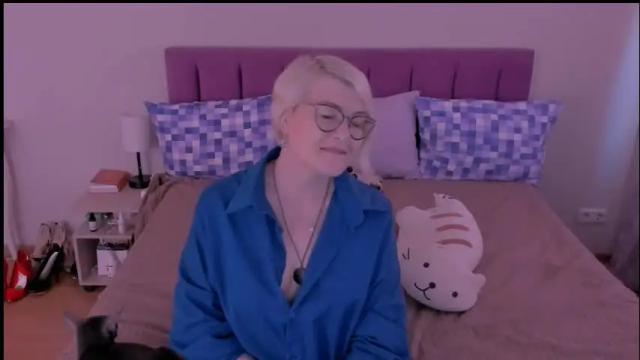 Image 4 of sabrinamacmarren Stream on Chaturbate on 1 month ago