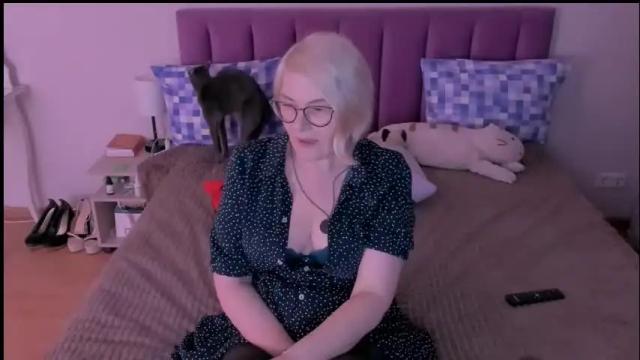 Image 10 of sabrinamacmarren Stream on Chaturbate on 1 month ago