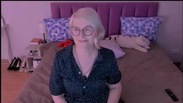 Image 2 of sabrinamacmarren Stream on Chaturbate on 1 month ago
