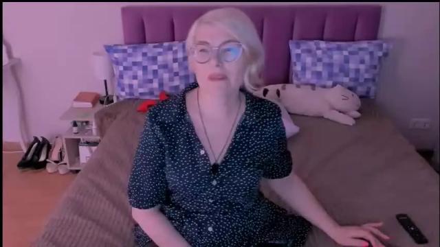 Image 3 of sabrinamacmarren Stream on Chaturbate on 1 month ago