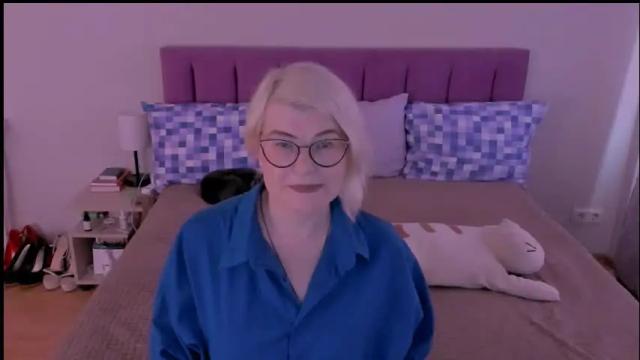 Image 2 of sabrinamacmarren Stream on Chaturbate on 1 month ago