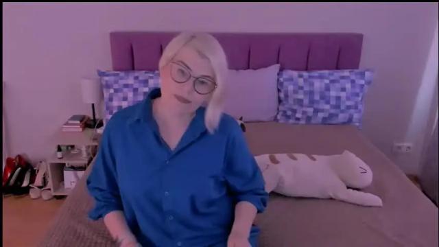 Image 3 of sabrinamacmarren Stream on Chaturbate on 1 month ago