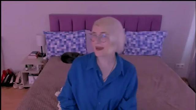 Image 4 of sabrinamacmarren Stream on Chaturbate on 1 month ago