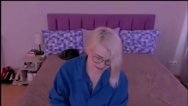 Image 6 of sabrinamacmarren Stream on Chaturbate on 1 month ago