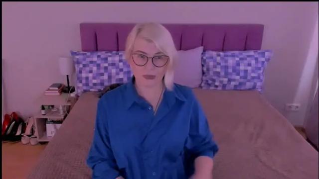 Image 8 of sabrinamacmarren Stream on Chaturbate on 1 month ago