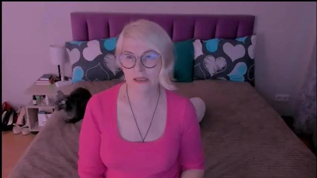 Image 10 of sabrinamacmarren Stream on Chaturbate on 1 month ago