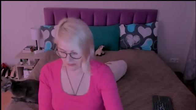 Image 7 of sabrinamacmarren Stream on Chaturbate on 1 month ago
