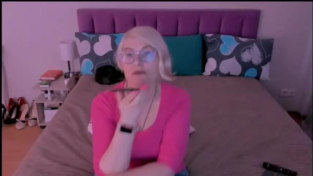 Image 10 of sabrinamacmarren Stream on Chaturbate on 1 month ago