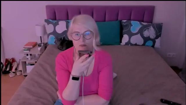 Image 12 of sabrinamacmarren Stream on Chaturbate on 1 month ago