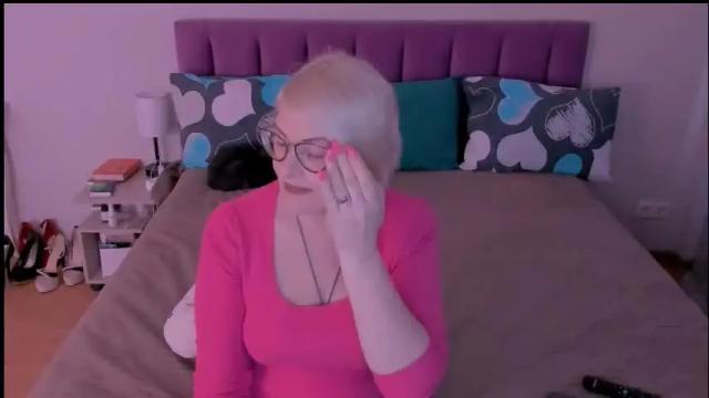 Image 4 of sabrinamacmarren Stream on Chaturbate on 1 month ago