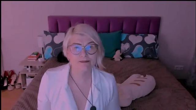 Image 7 of sabrinamacmarren Stream on Chaturbate on 29 days ago