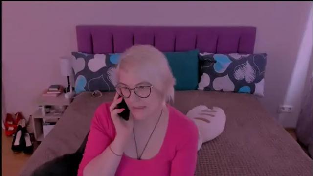 Image 7 of sabrinamacmarren Stream on Chaturbate on 27 days ago