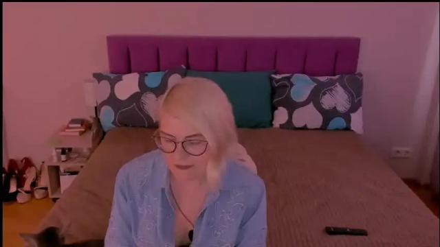 Image 10 of sabrinamacmarren Stream on Chaturbate on 26 days ago