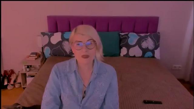 Image 11 of sabrinamacmarren Stream on Chaturbate on 26 days ago