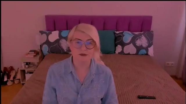 Image 2 of sabrinamacmarren Stream on Chaturbate on 26 days ago