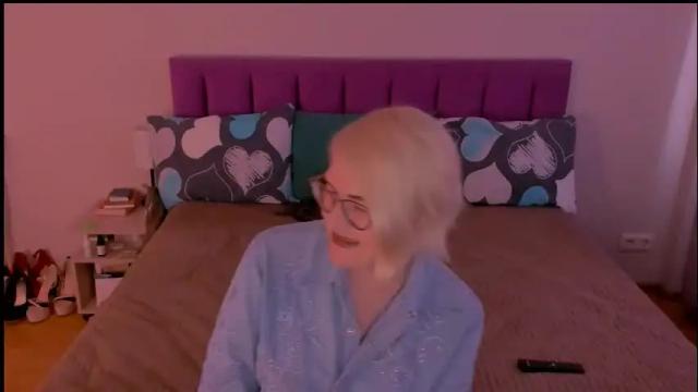 Image 4 of sabrinamacmarren Stream on Chaturbate on 26 days ago