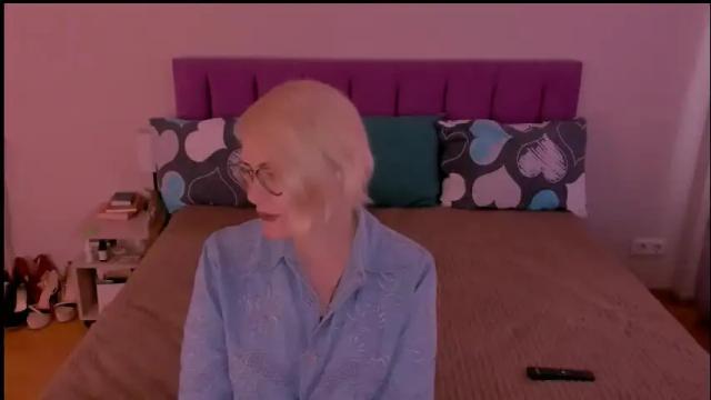 Image 7 of sabrinamacmarren Stream on Chaturbate on 26 days ago