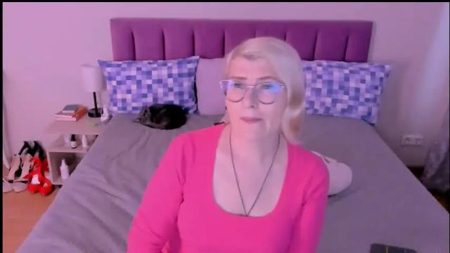 Image 10 of sabrinamacmarren Stream on Chaturbate on 16 days ago