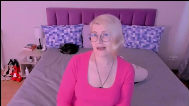 Image 11 of sabrinamacmarren Stream on Chaturbate on 16 days ago