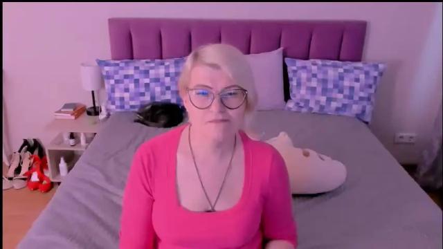 Image 12 of sabrinamacmarren Stream on Chaturbate on 16 days ago